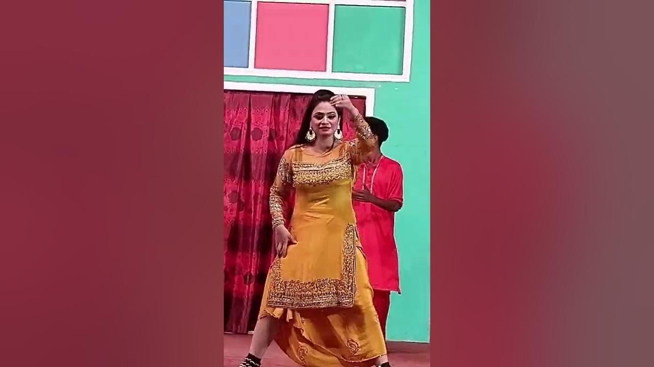 Nida Ch Hot Mujra🔥 Ufff Sab Ko Gram Kardiya Sabina Theater Faisalabad