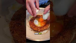 TURKISH EGGS IN A HOLE 🍳 Garlicky yogurt, crispy bread, runny yolks, spicy brown butter #egg #food