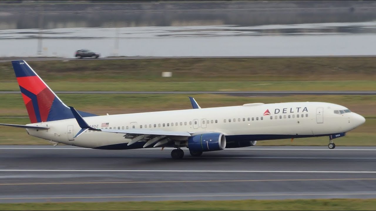 Delta Airlines Boeing 737900ER [N924DZ] landing in PDX YouTube