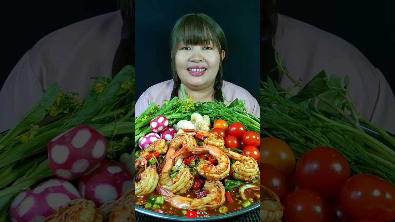 ยำขนมจีนกุ้งสะดุ้ง ใส่ผักก้านจองลวกหวานๆ กุ้งหวานเด้งกรอบอร่อย กินกับชะอมและผักสด แซ่บสุดๆ