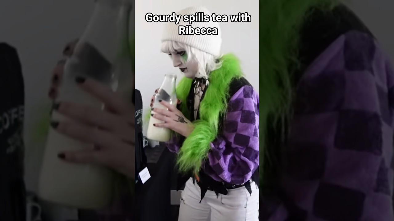Ribecca & Gourdy fail to make 1 drink. @cospaste#cosplay  #comiccon #dandysworld  #roblox