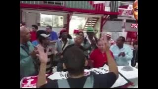 Dudu Nobre comanda roda de samba no velório de Almir Guineto| O PAGODEIRO