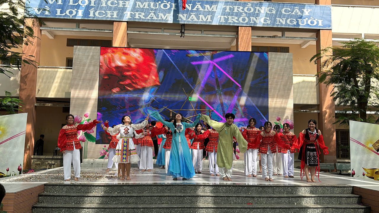 Múa Mashup Thư Pháp x Tiếng Việt x Máu Đỏ Da Vàng x Tôi Yêu - 10C8 - THPT Tân Túc - TPHCM 2024