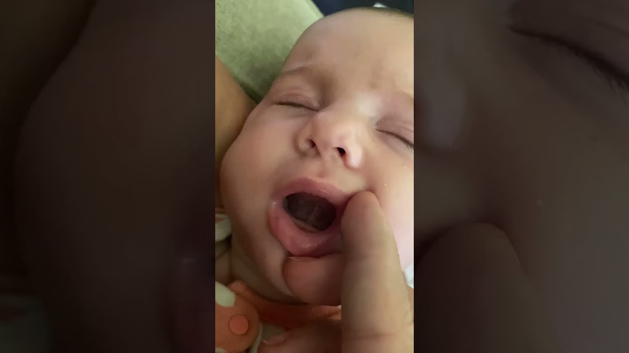 Why You Must Remove the Pacifier When Baby is Calm (Support Sucking the Right Way!)