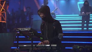 Alan Walker, Julie Bergan- On My Way & Ignite (Live Performance)