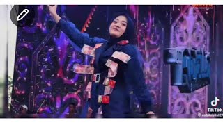 Terpaksa Bersama Adela 