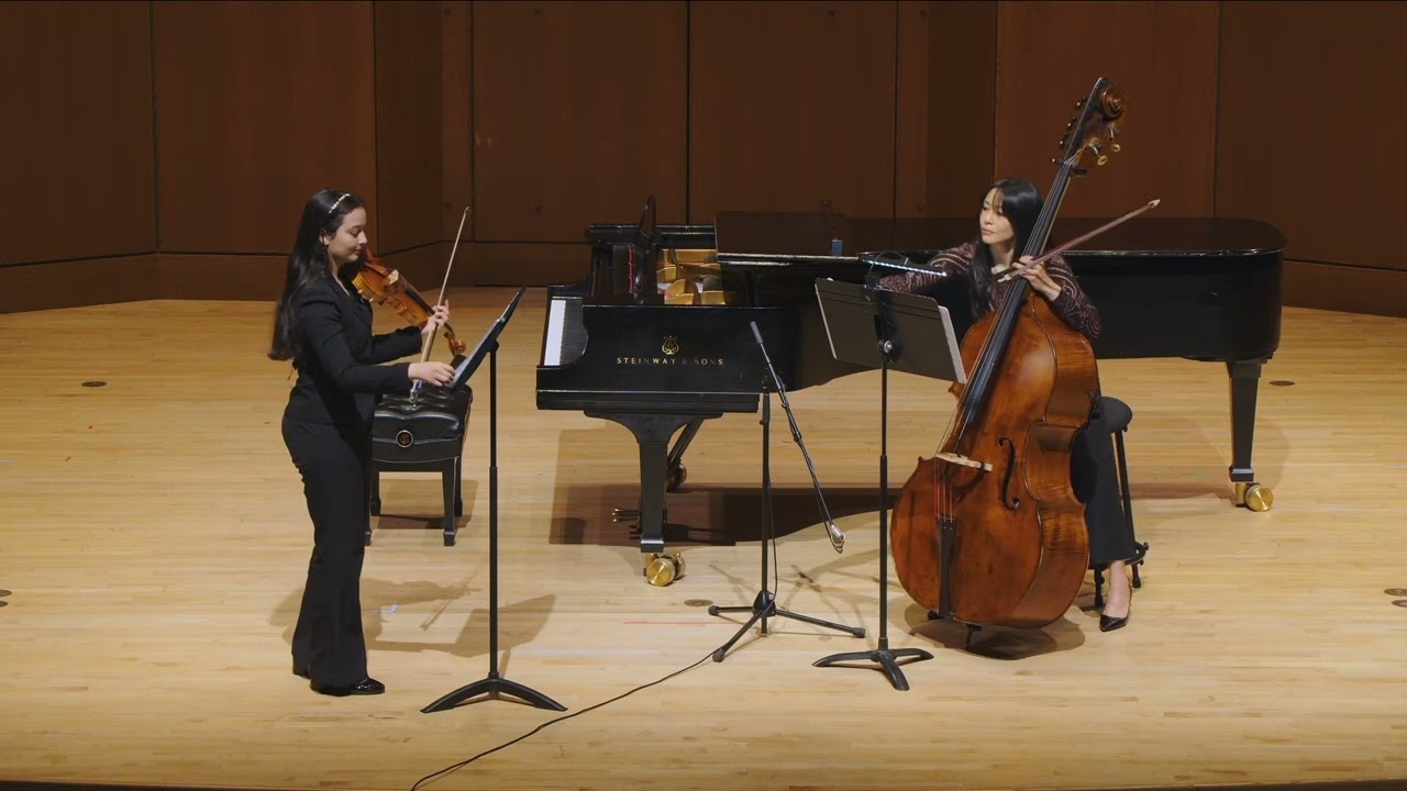 Jennifer Chu plays Fünf Tangos von Astor Piazolla for Double Bass and Violin