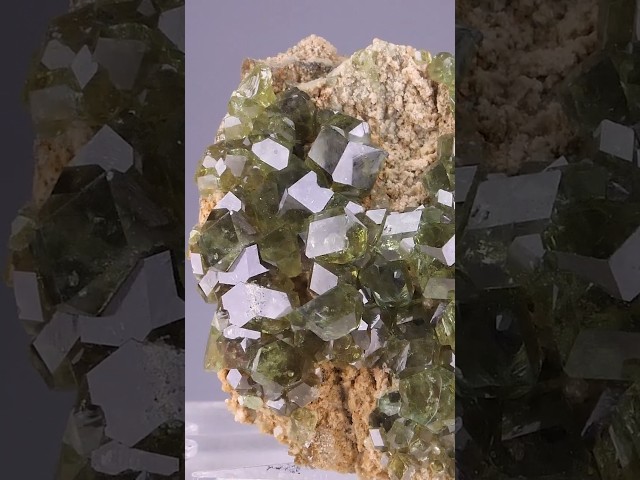 GFS0688 DEMANTOID garnet - MADAGASCAR  #minerals  #crystalshop #gemstone #crystals #gems