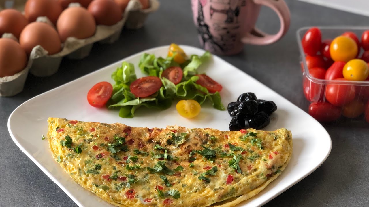 لعشاق البيض امليط بالخضر لذيذ ورائع omelette aux oignons et poivrons recette facile et rapide