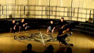 '10 FHS break-dancers