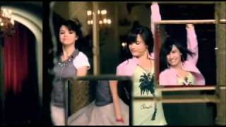 Selena Gomez - Shake it up [Official video] Resimi