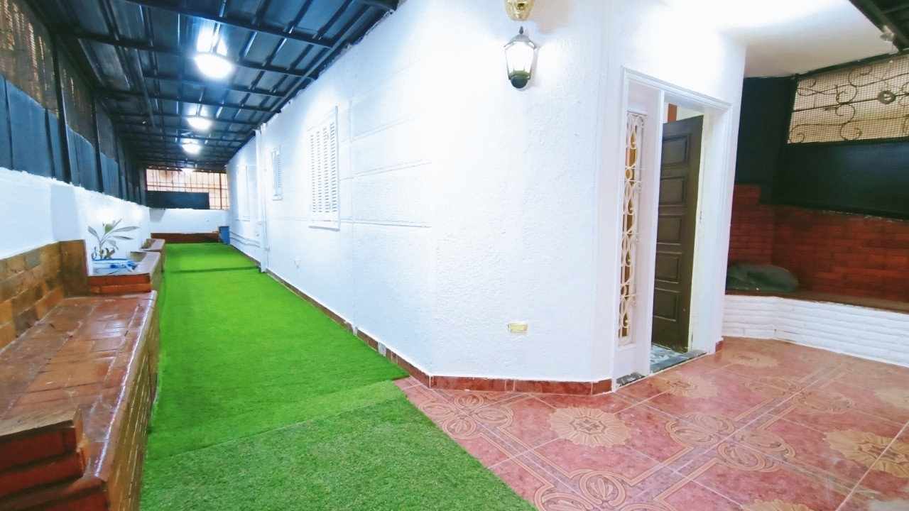 شقه أرضي مستقله ١٣٠ متر للبيع بحديقة خاصه حمام سباحه موقع راقي بجوار عماير ضباط القوات المسلحه ٢٠٢٦