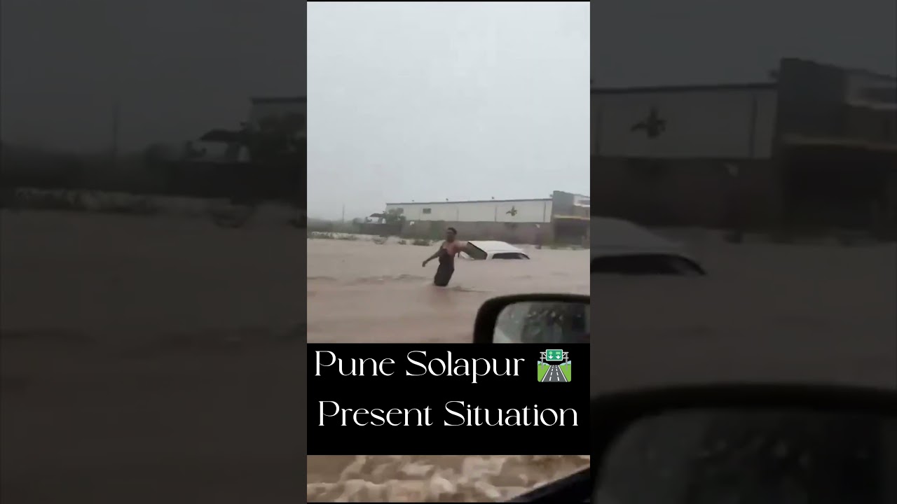 Heavy rain turns Maharashtra highway into river, cars swept away.  Pune-Solapur highway 🛣️