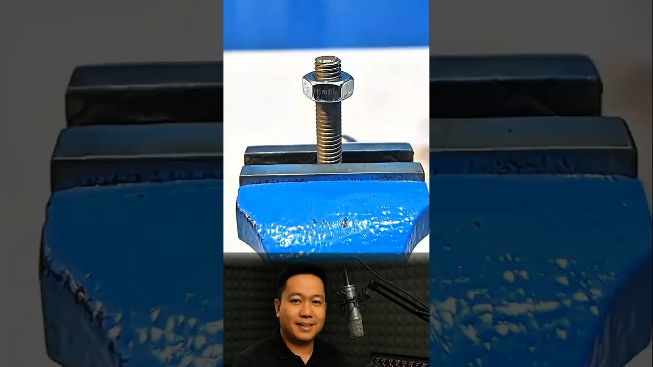 Genius Hack to Loosen a Stuck Bolt 