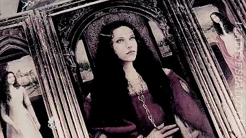 Why did Dracula target Lucy and Mina?
