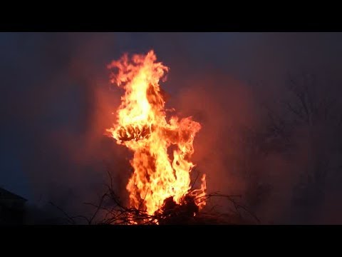 Video: Kodėl „Shrovetide“deginama Kaliausė