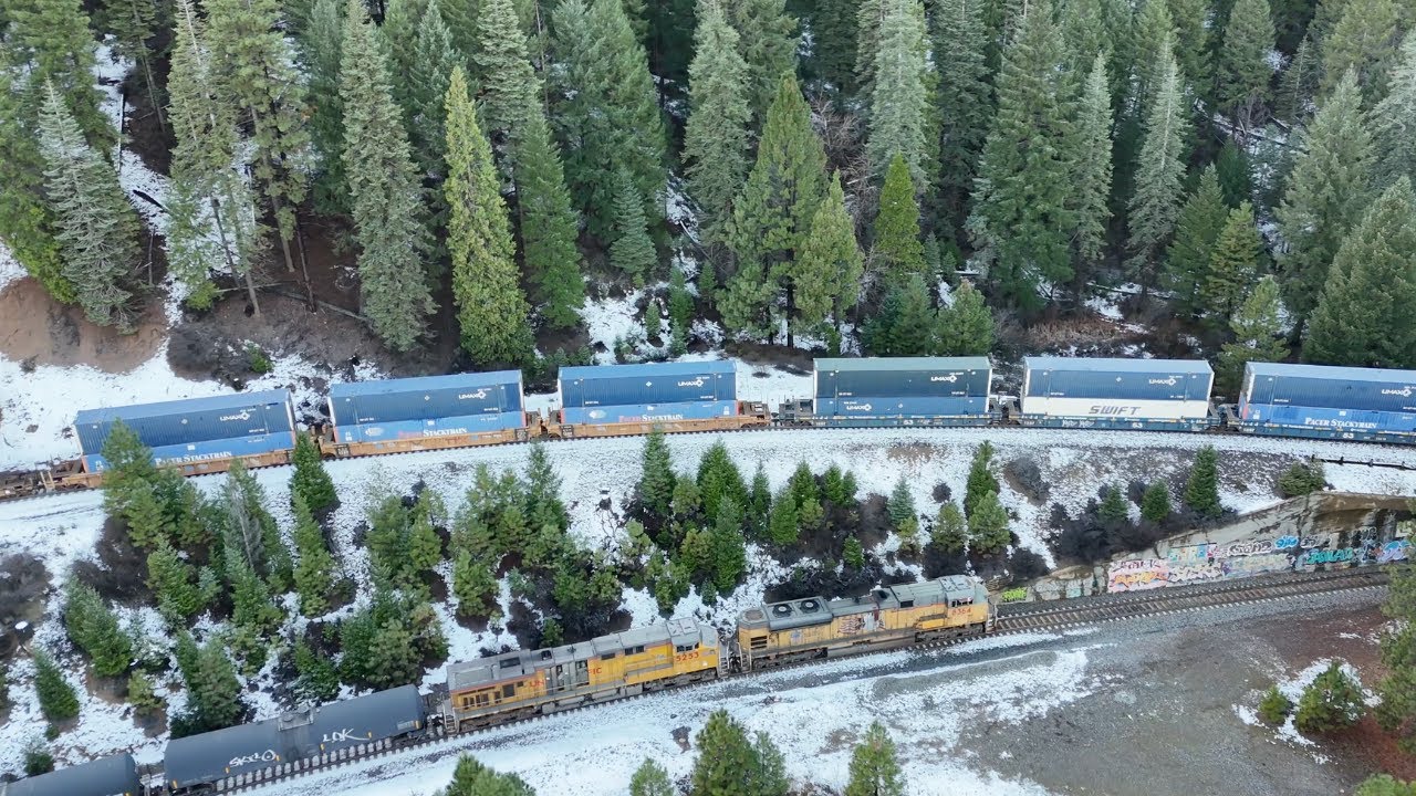 Union Pacific Intermodal in the snow: Around the curve and Loops under itself (Williams Loop)