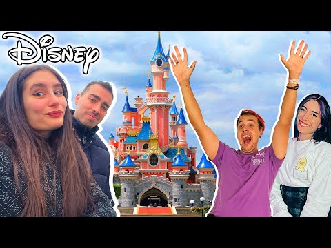 MY FIRST TIME AT DISNEY WITH THE TEAM 😱