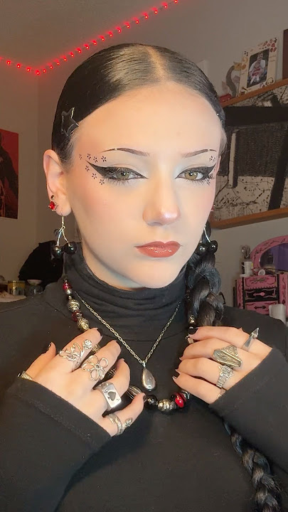 #goth #gothgirl #relatable #alternative #lmao #makeup #gothic #music #funny #fyp #shorts #makeuplook