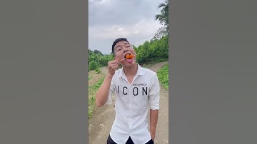 Cậu bé tốt bụng ăn kẹo xiên và cái kết hài hước #shorts