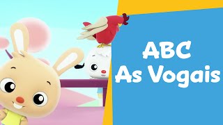 Video thumbnail of "Vamos Cantar com as Vogais! | Desenho Infantil | ABC PlayKids: Ep 01"