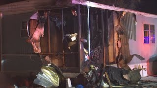 VIDEO: Phoenix family escapes overnight fire