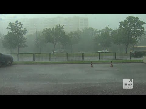 Wideo: Różnica Między Rozproszonymi Burzami A Pojedynczymi Burzami