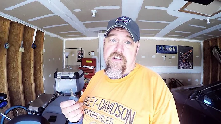 How to attach and remove BMW GPS from 800 and 1200...