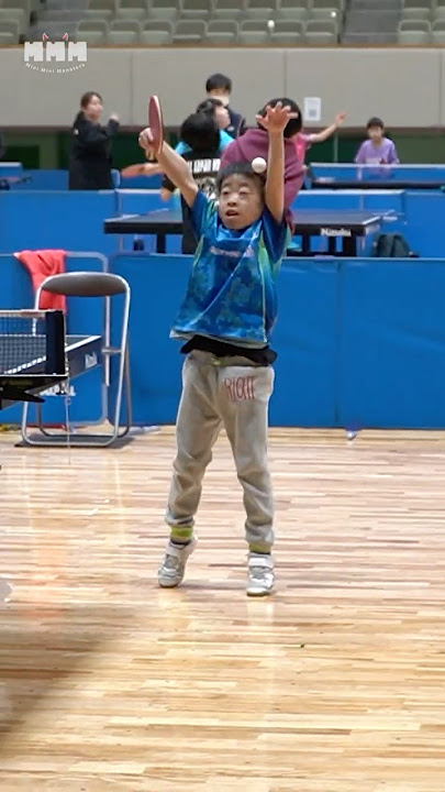 Wow❗️😳 A ping pong ball just bonked the boy on the head🏓