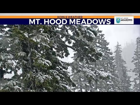 Heavy mountain snow continues - YouTube