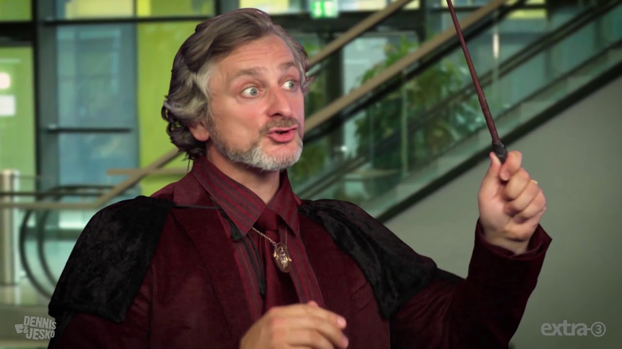 Johannes Schlüter - Merkels Zauberminister | extra 3