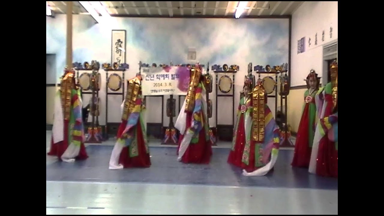춤누리한국전통무용단 (KTDOC) 2014 신년발표회 - 화관무 / Flower Crown Dance 춤누리한국전통무용단 (KTDOC) 2014 신년발표회 - 화관무 / Flower Crown Dance
