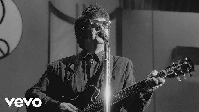 Roy Orbison - "Candy Man" from Black and White Night - YouTube