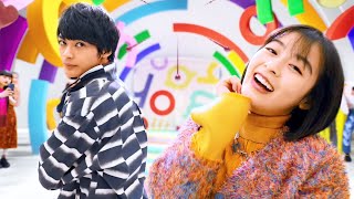 森七菜&神尾楓珠、総勢53人のシンクロダンス!YOASOBI「三原色」にあわせてノリノリに ahamo新ウェブCM「ahamoの扉」編 森七菜&神尾楓珠、総勢53人のシンクロダンス!YOASOBI「三原色」にあわせてノリノリに ahamo新ウェブCM「ahamoの扉」編