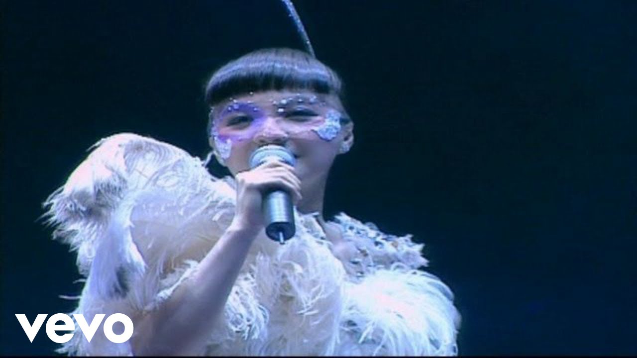 陳慧嫻 - 《與淚抱擁》(2003 Live)