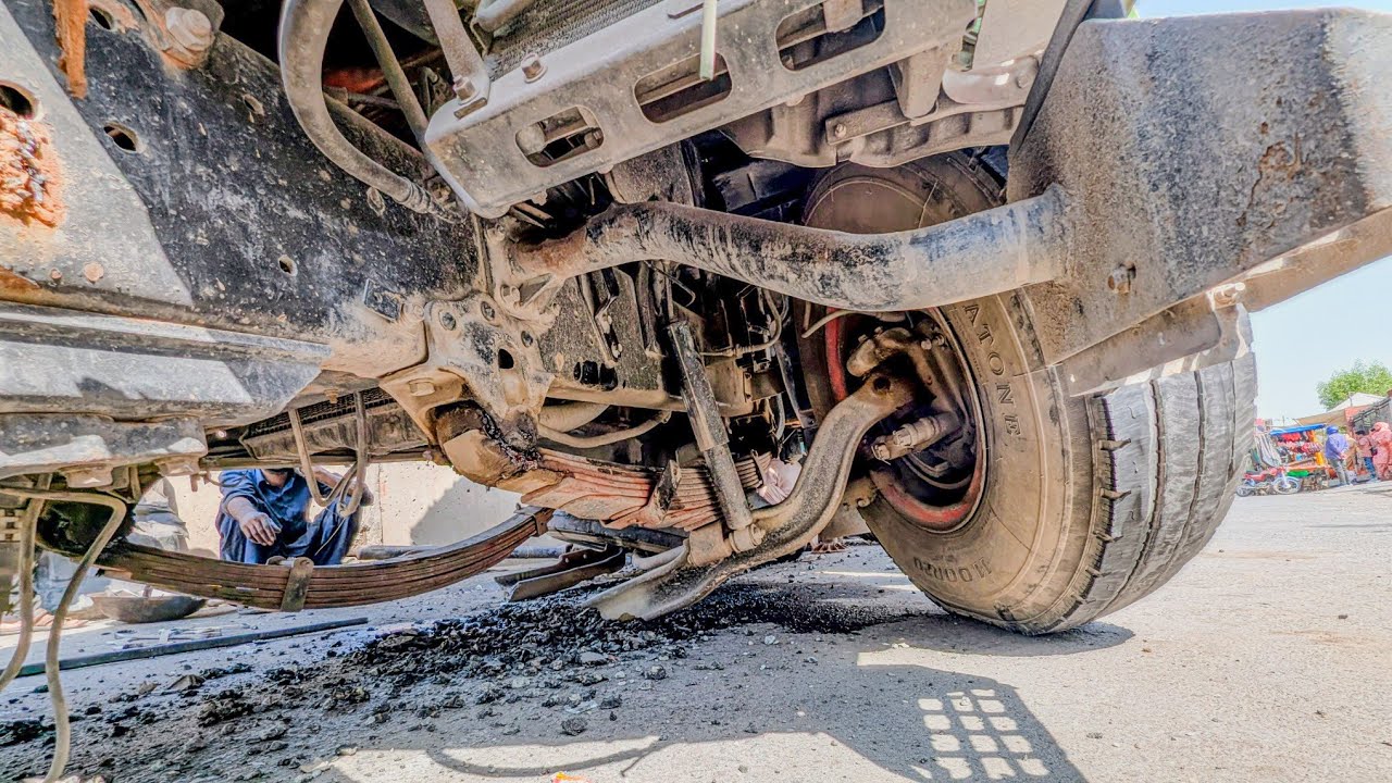 Pakistani mechanic's Genius Overload Truck Mid-Desert Broken Rear Wheel
