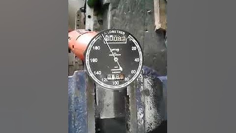 inside Smiths Chronometric Speedometer 04