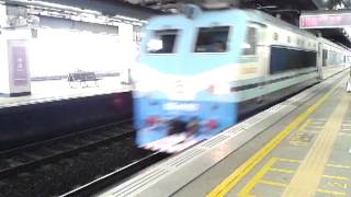The Northbound Through Train T804 (Kowloon to GuangZhou) SS8 0192 + 25T at the Sha Tin Station screenshot 3