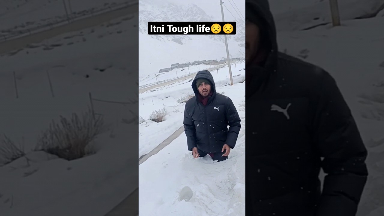 2.5 feet barf mei kaam karte hue😣😣@kargil ..Hardworking Employee🙏🙏 