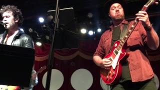 "Mama Can't Help You"  Doyle Bramhall II w/ Soulive @ Brooklyn Bowl,NYC 6-8-2017 chords