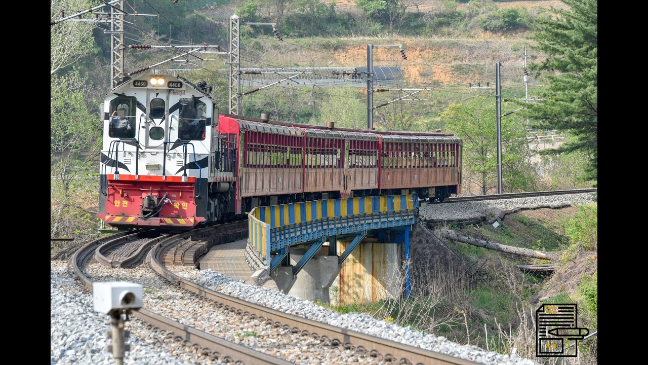 급곡선을 돌며 지나가는 VTrain YouTube