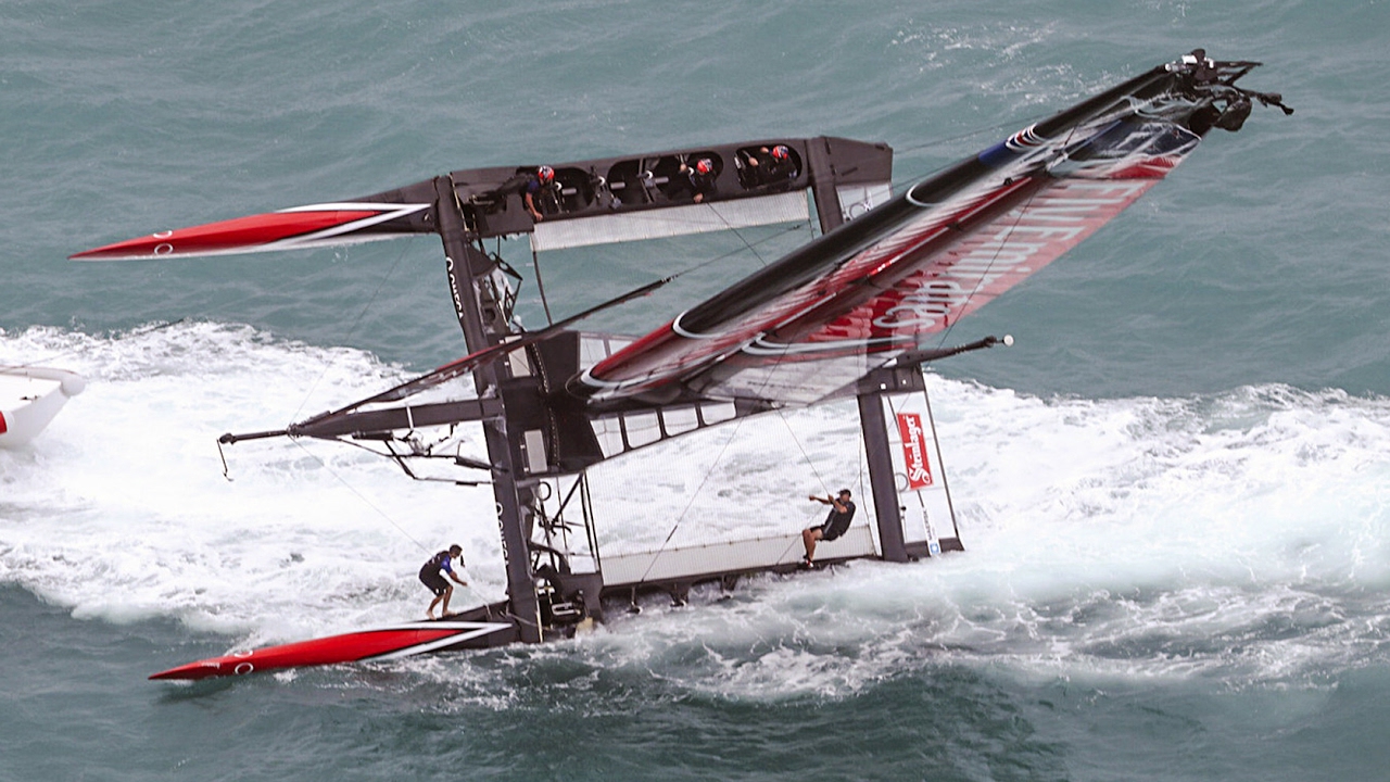 Team New Zealand boat capsizes in America's Cup challenger semi-final, America's  Cup