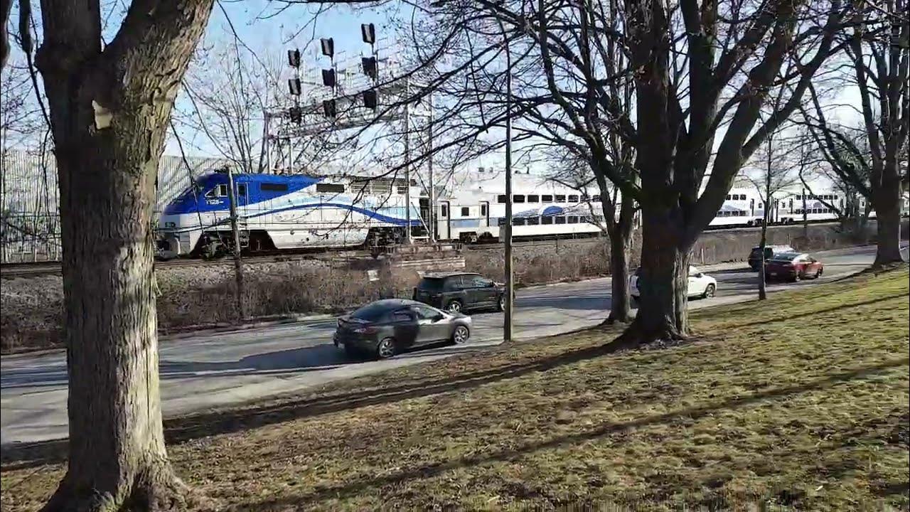 Exo train Vaudreuil Hudson 111 1328 Montreal Ouest 17h32 YouTube