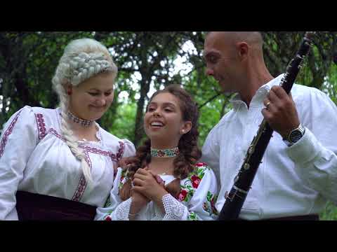 Adriana Muste - Mândră fată mama are