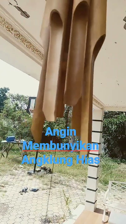 Angin Membunyikan Angklung Hias