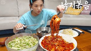 Real Mukbang:) Spicy stir-fried octopus that burns just by looking at it ★ Refreshing cold soup
