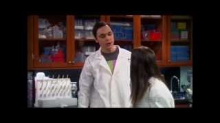 Miniatura de "Sheldon Cooper trying his hands in Biology Lab.wmv"