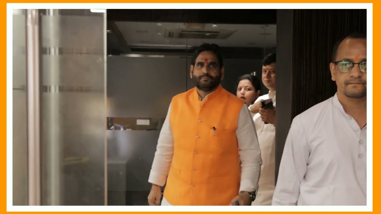 दिल्ली की एजुकेशनल वर्कशॉप में स्वागत एवं दीप प्रज्वलन करते हुए विद्वान 28 मई 2023