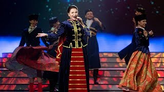 картинка: Один в один. Народный сезон. Елена Чарквиани. Надежда Бабкина «Казачка Надя»