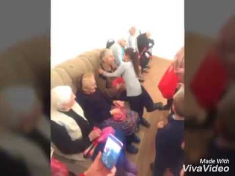 სამტრედიის №1 საჯარო სკოლის პირველკლასებელმა სათნოების სახლის ბინადრებს გაზახულის დადგომა მიულოცეს